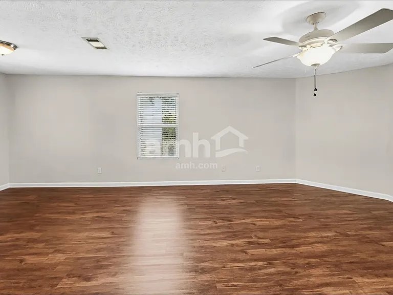 1316 Roxbury Ct — Photo 10