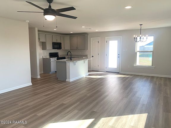 2nd image of 3407 Autumn Park Dr