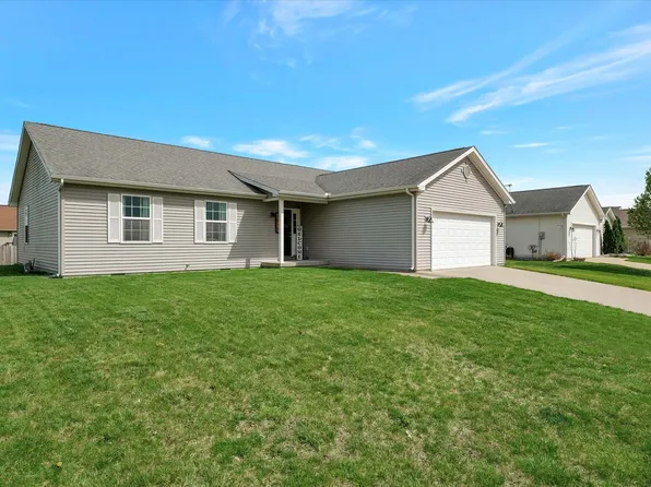 1019 Possum Trl, Villa Grove, IL 61956