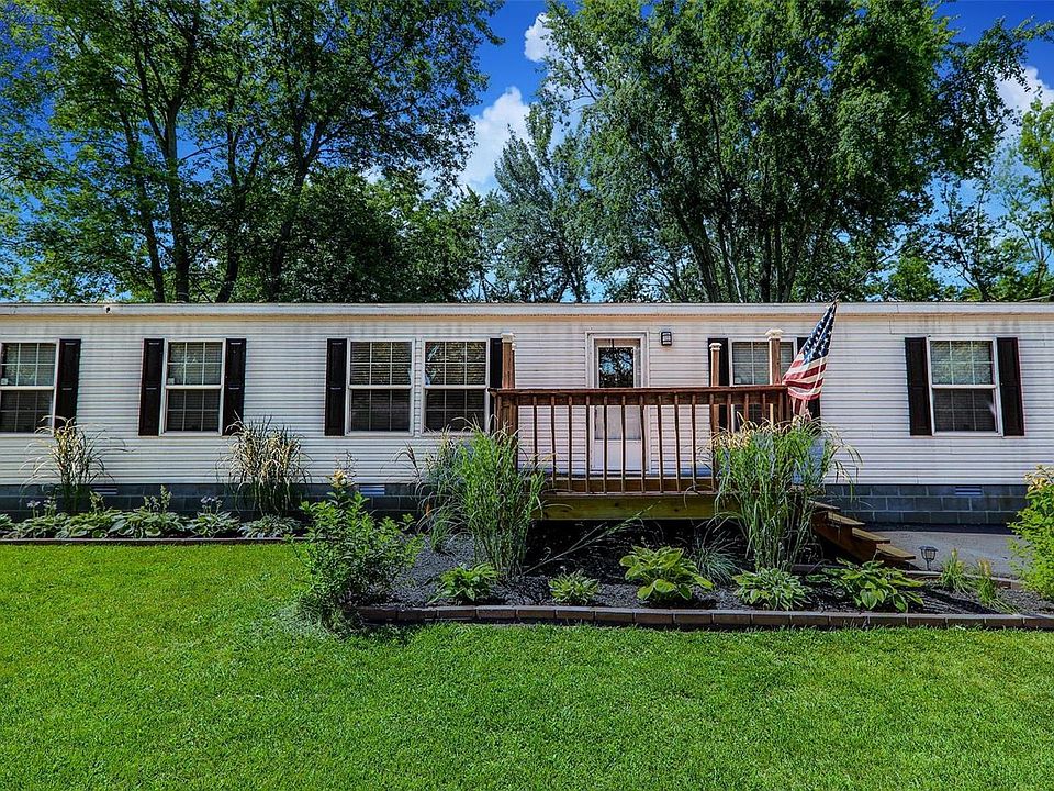 1st image of 230 E Donnewald St