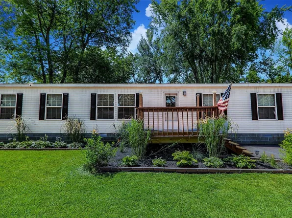 230 E Donnewald St, Worden, IL 62097