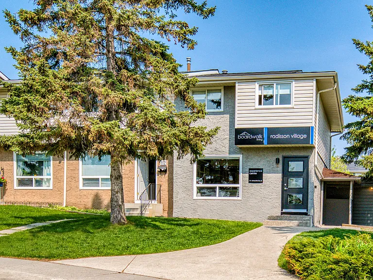 32 Radcliffe Cres SE — Photo 13