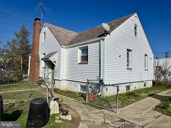 3rd image of 2725 N Point Rd