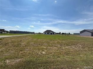 30 Birchtree Dr, Vandalia, MO 63382