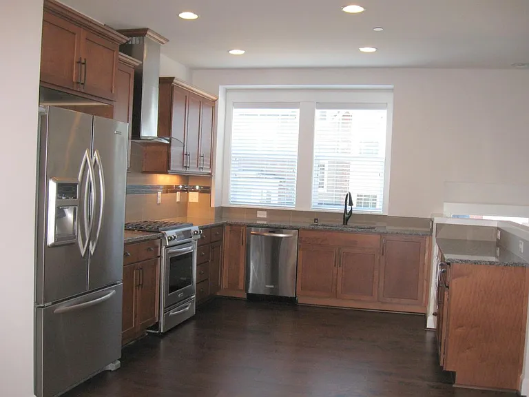 1306 Brooklyn Walk NE — Photo 12