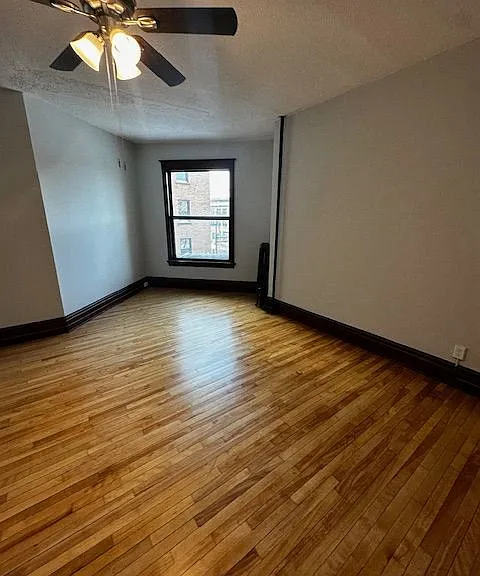 West Franklin Avenue Apartments — Photo 10