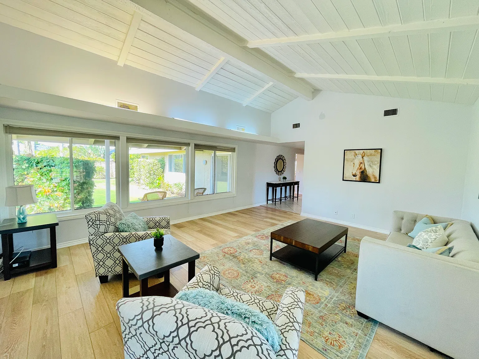 606 S Loretta Dr — Photo 2
