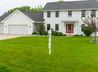 248 Thackery Dr, Oshkosh, WI 54904