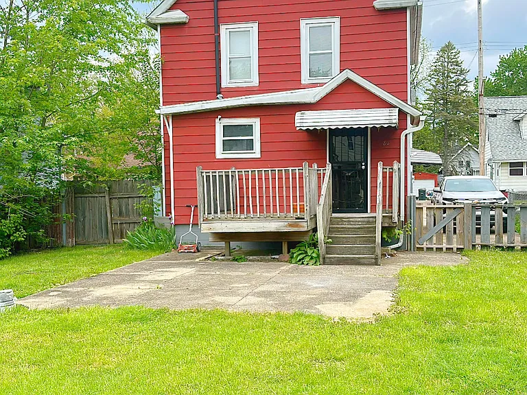 1304 Kellogg Ave — Photo 2