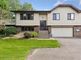 866 Sherwood Rd, Shoreview, MN 55126