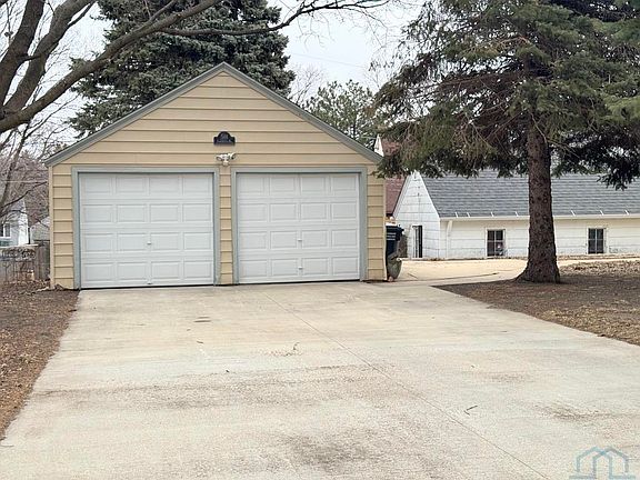 3rd image of 501 Larchwood Dr