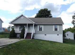 8 Magnolia Ln, Thomasville, NC 27360