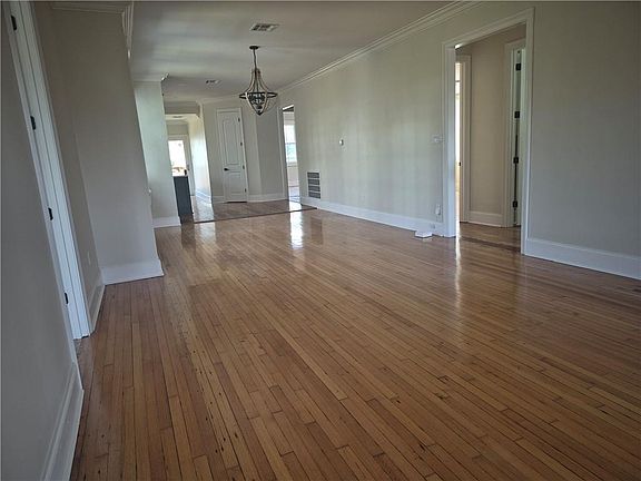 4th image of 4115 S Prieur St