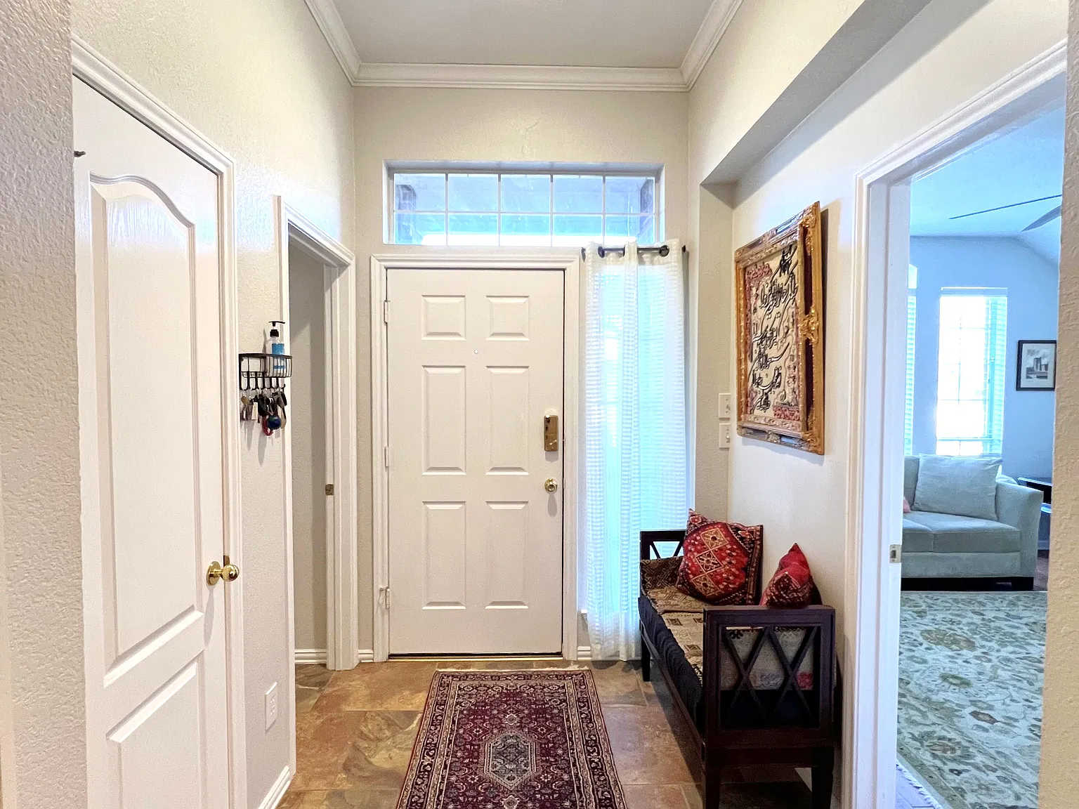4 bed, 2354 sqft, $2,800 — Photo 2