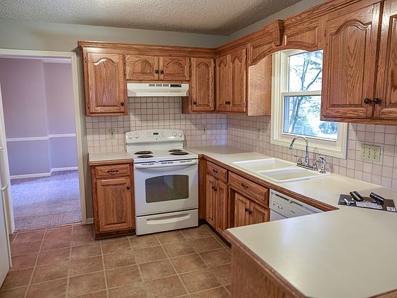 2nd image of 3636 Winchester Dr