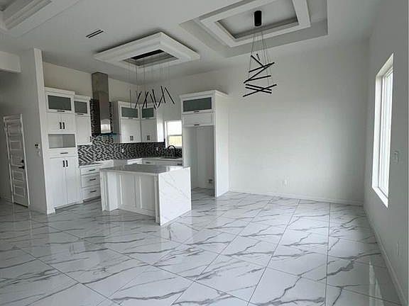 3rd image of 1113 E Costa Del Sol Ave