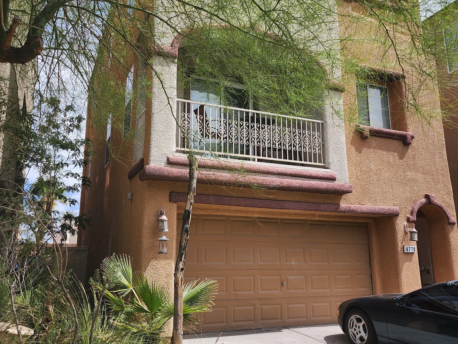 4 bed, 3.5 bath, 2000 sqft, $915 — Photo 1