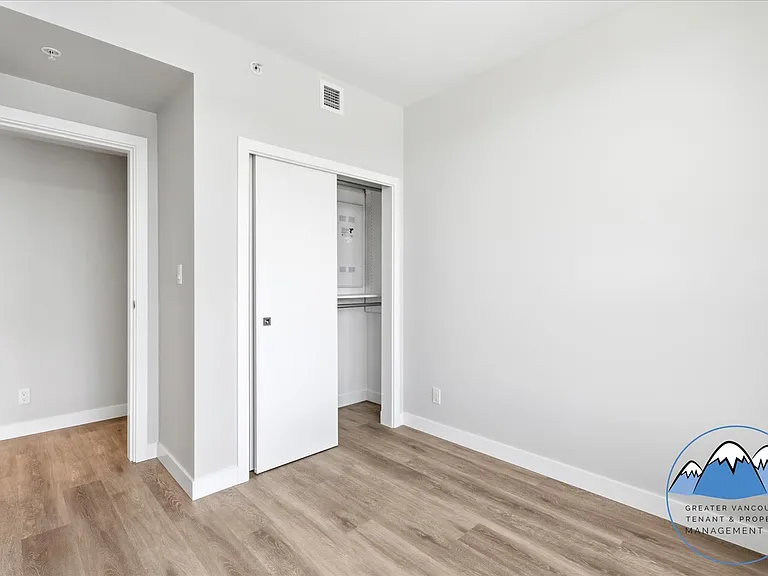 567 Emerson St — Photo 10