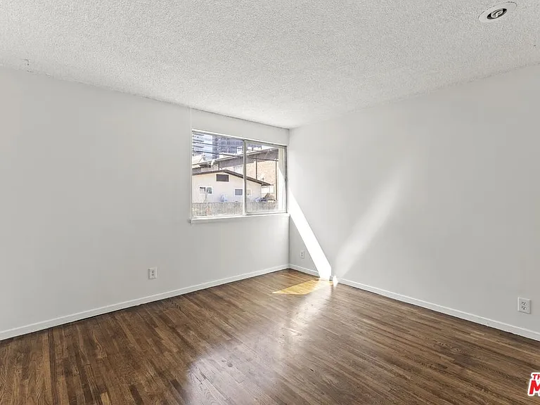 1233 Barry Ave #201 — Photo 12