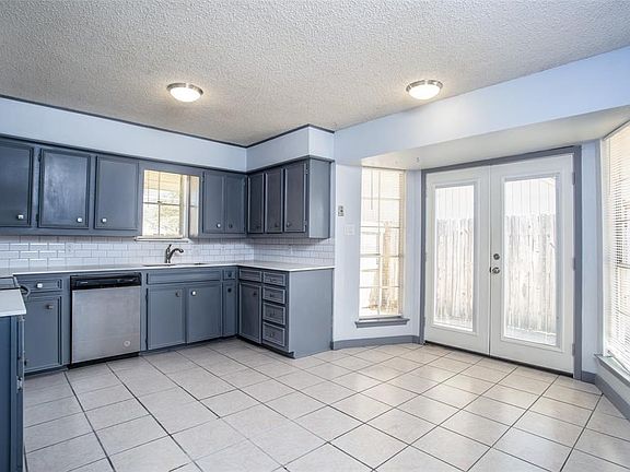 5th image of 610 Woodhaven Pl
