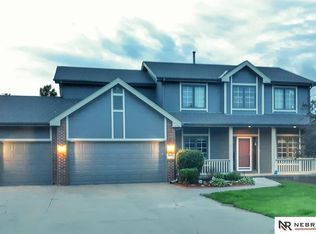 7926 Heritage Cir, Omaha, NE 68127