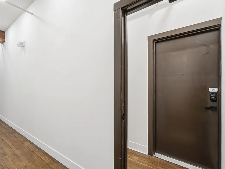 907 Main St #10 — Photo 29