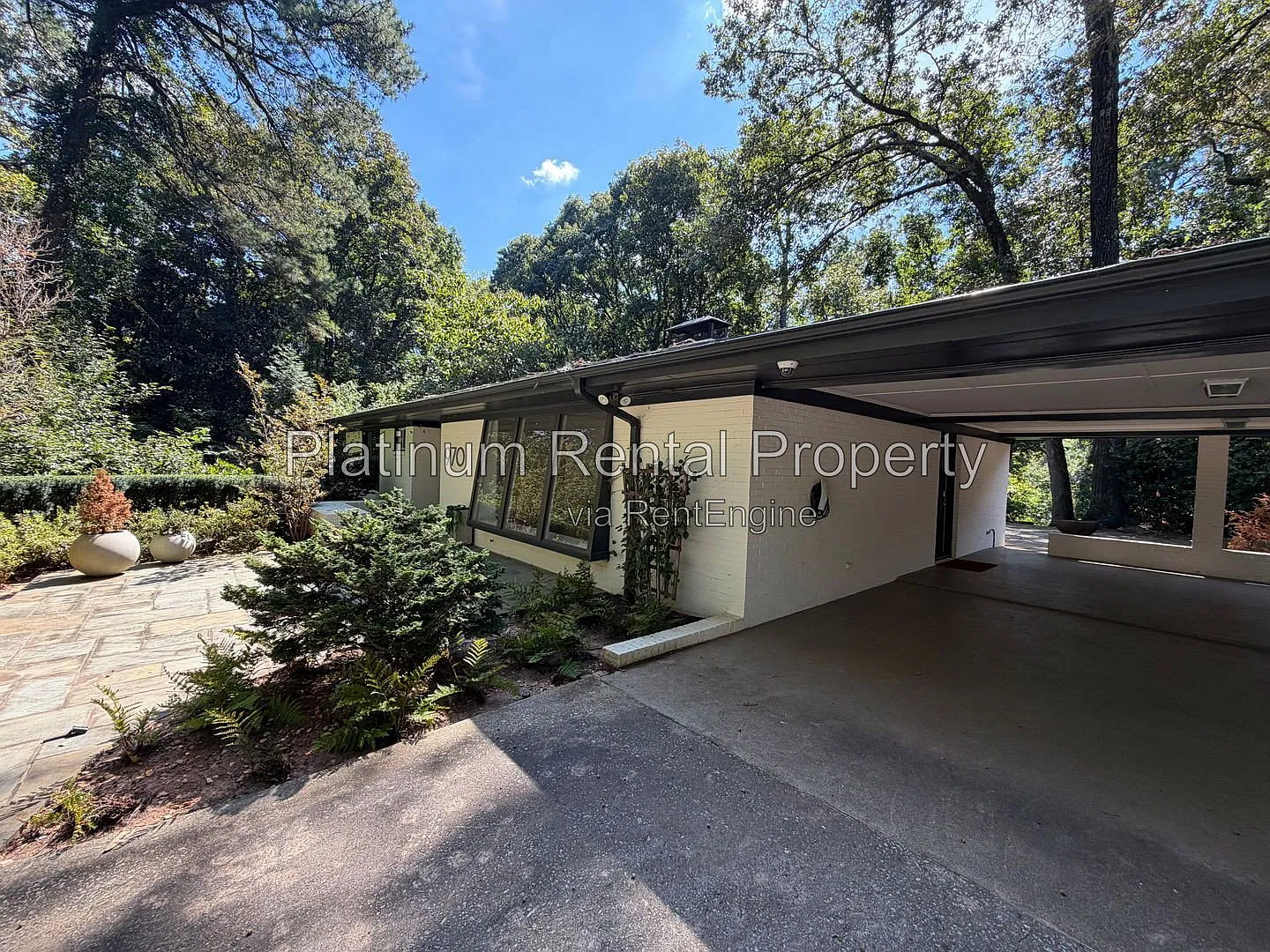 4 bed, 3.0 bath, 3300 sqft, $5,999 — Photo 1