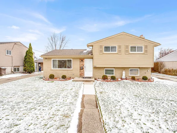 2511 Camel Dr, Sterling Heights, MI 48310