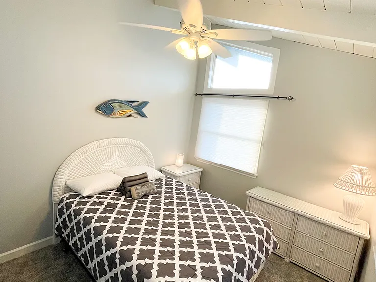 136 Henlopen Dr — Photo 54