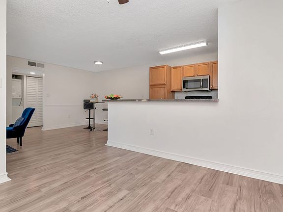 5th image of 214 Lake Parsons Grn Unit 103