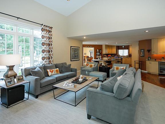 160 Pheasant Run-104