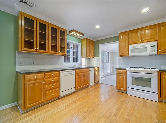 2nd image of 2107 Water Oak Ln