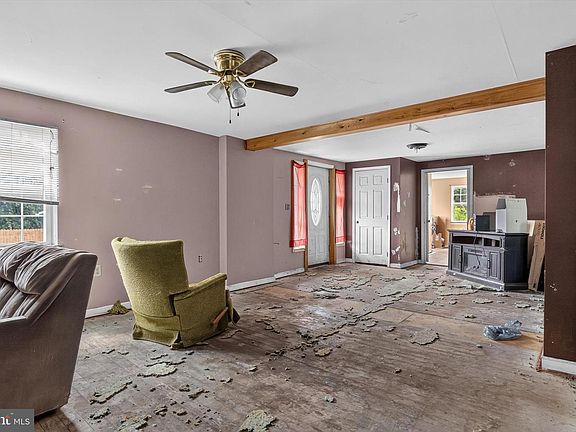 5th image of 204 Walnut St