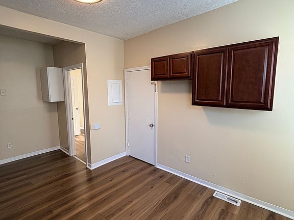 5th image of 138 Hallock Ave #2R2
