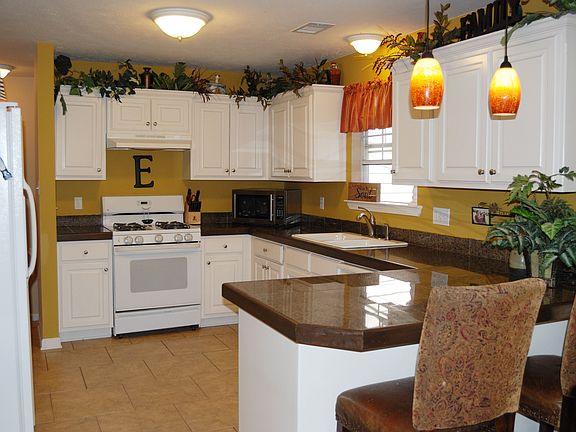 2nd image of 6012 White Oak Dr