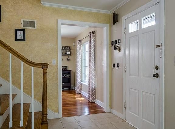 2nd image of 514 Sloane Ave