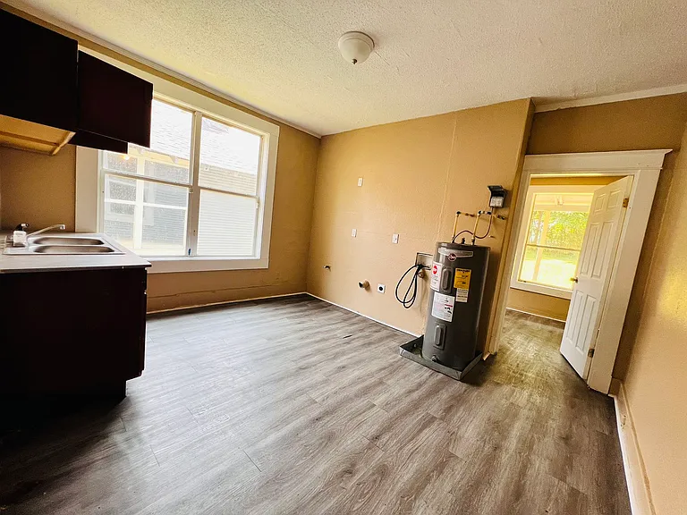 771 Saint Paul Ave — Photo 8