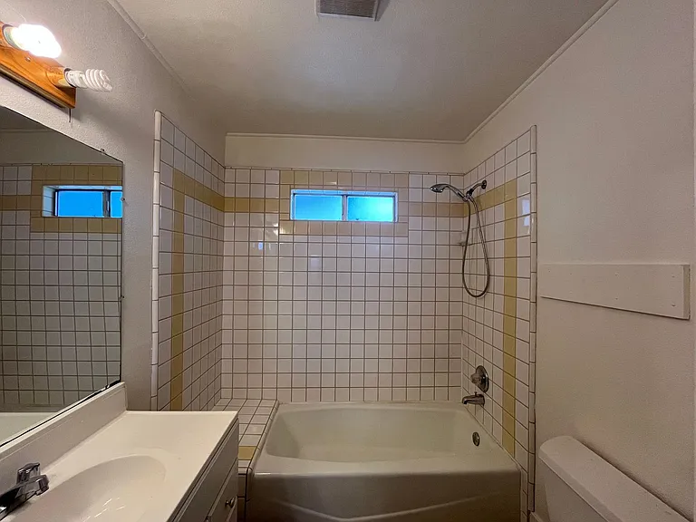 1434 Pine St — Photo 10