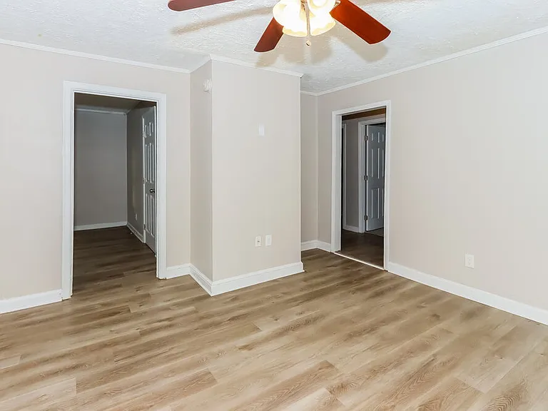 1308 Greenbriar Dr — Photo 5