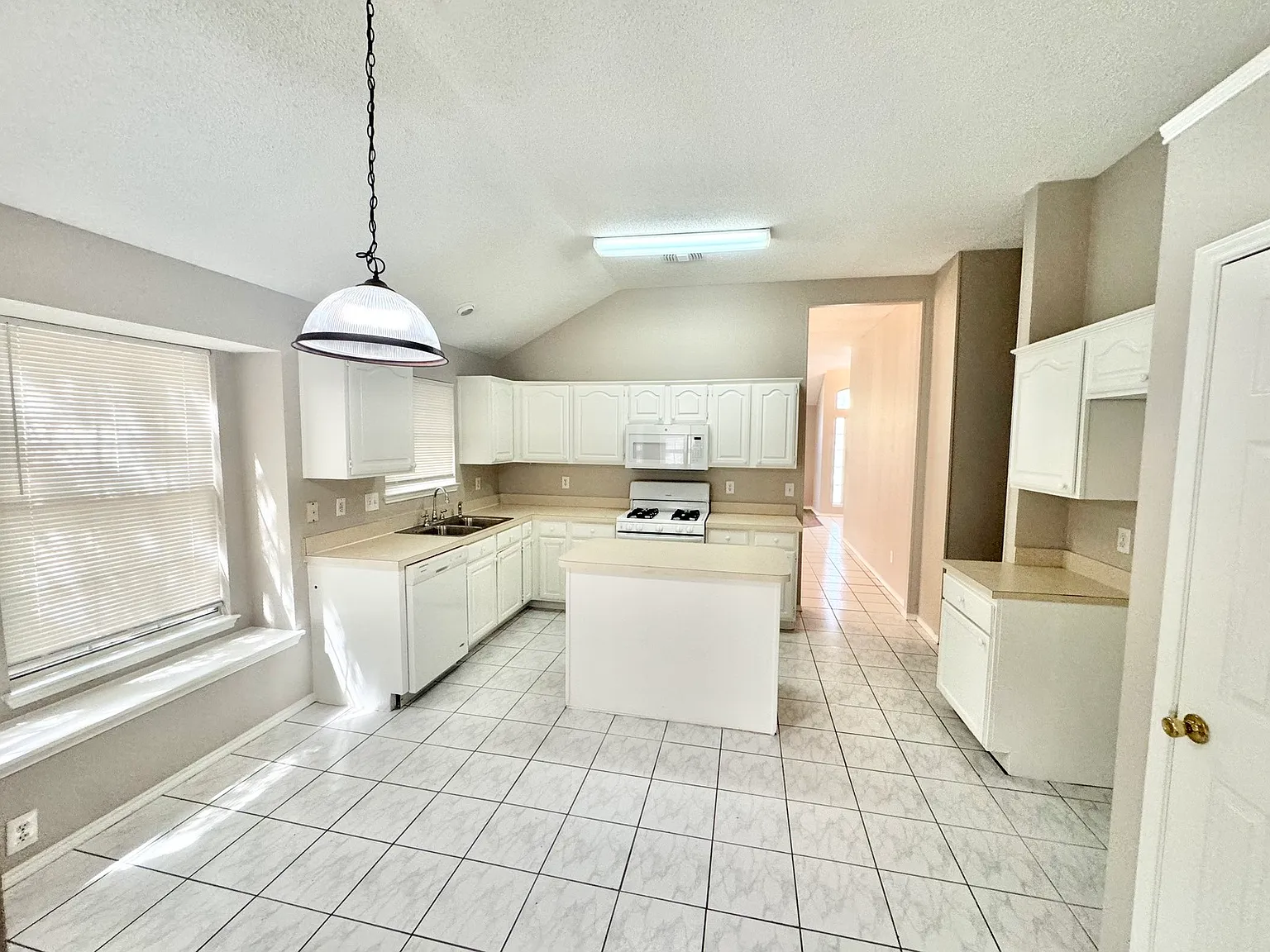 Spacious Garland Living Comfort, Convenience & Charm for $2,025/Month! — Photo 3