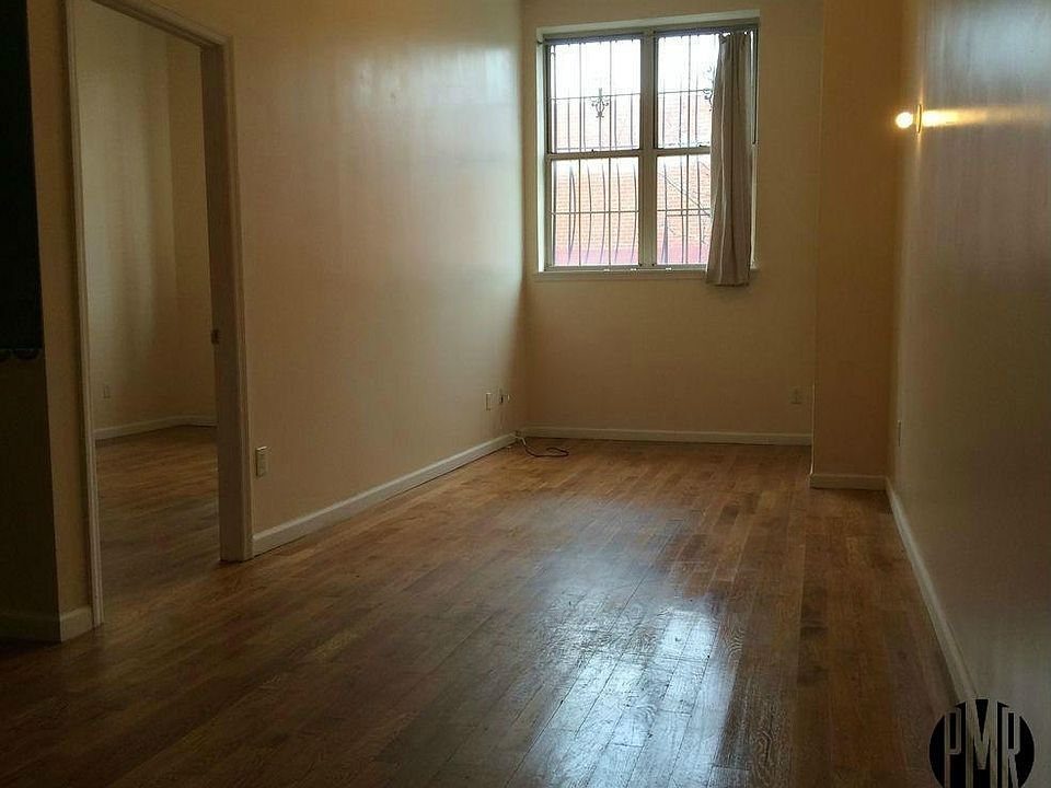 1st image of 152 Grattan St APT 1