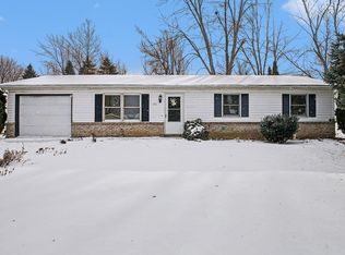 311 W Hillside Dr, Syracuse, IN 46567