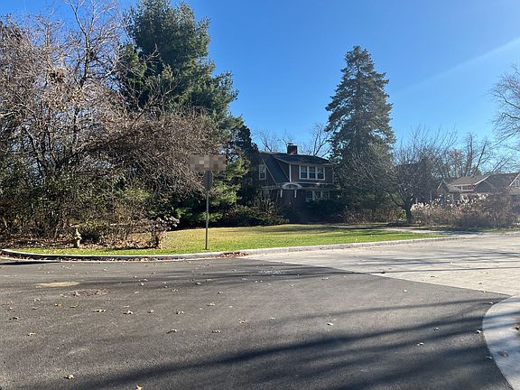 5th image of 1660 N Kellogg St