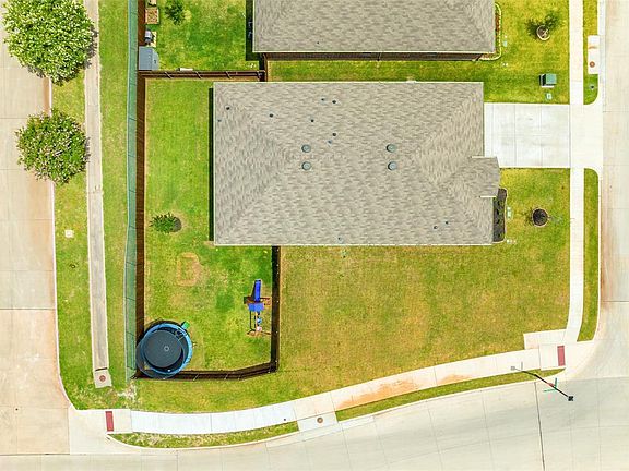 5th image of 101 Admiral Ln