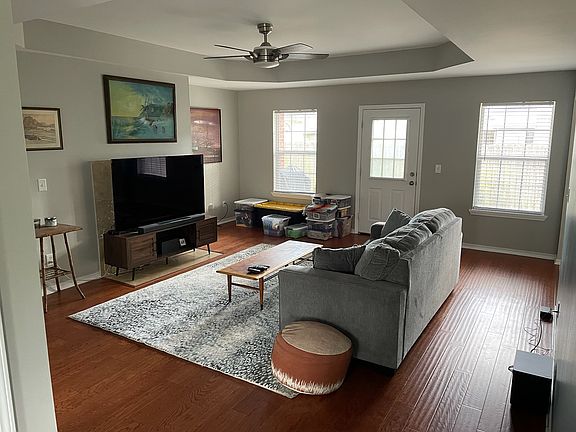 5th image of 908 Charrington Pl