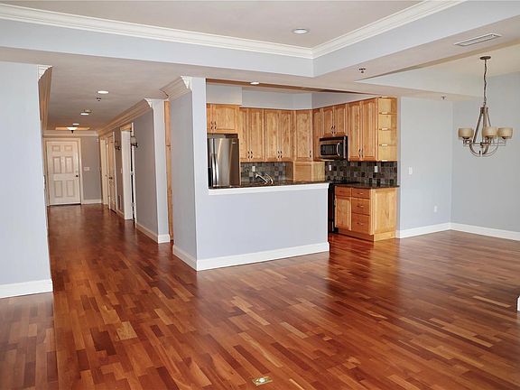 5th image of 842 N New Ballas Ct Unit 305