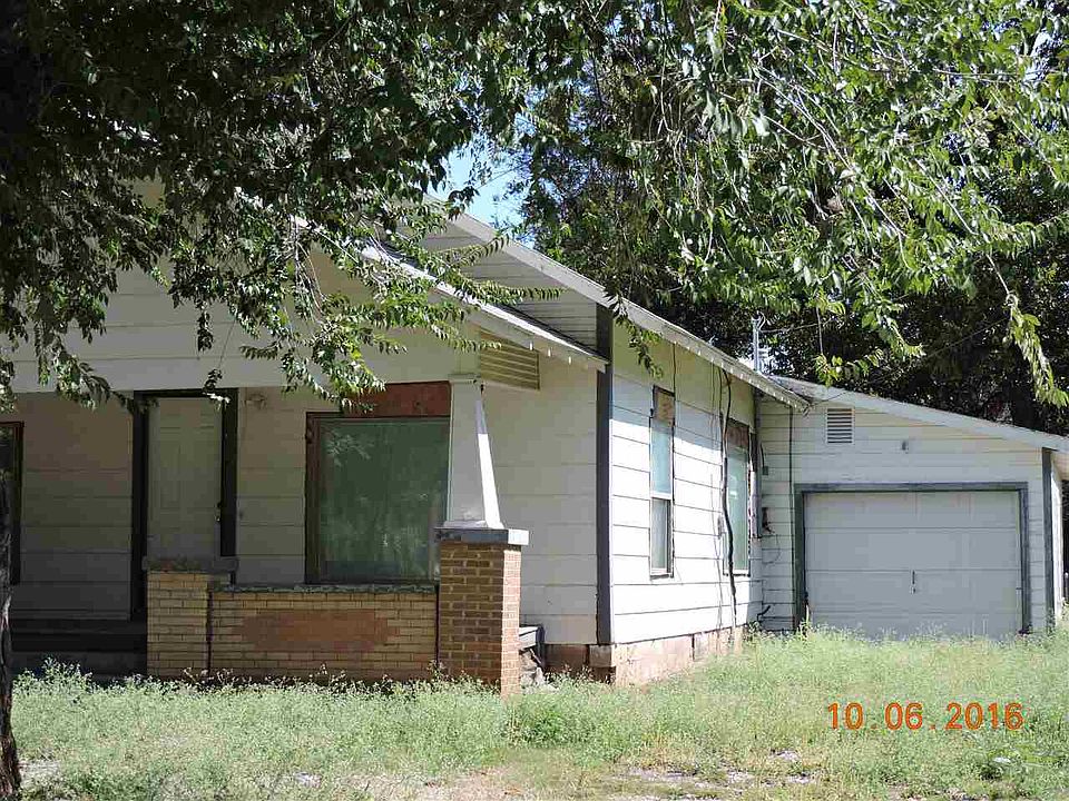 2nd image of 906 SW 5th St