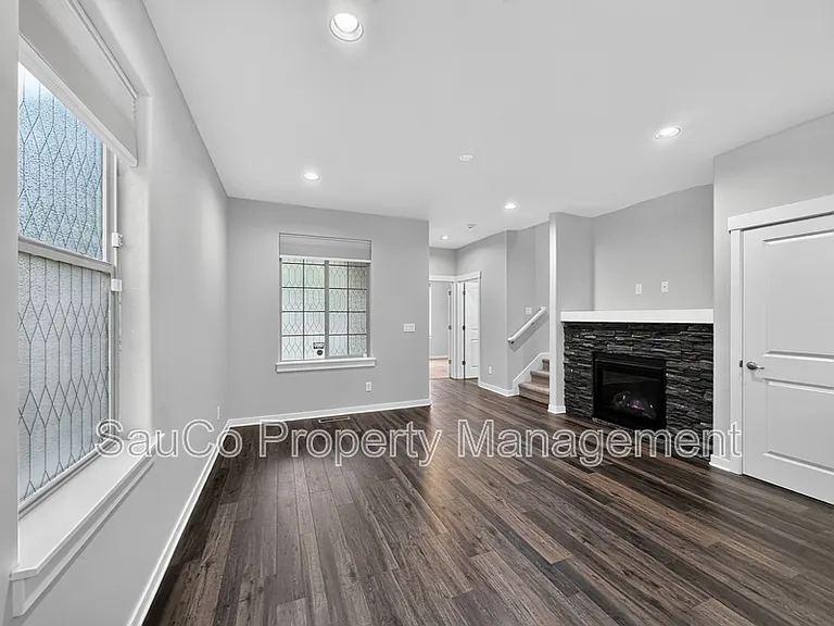 822 SE Bacarra St — Photo 6