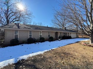 1412 S Bell Creek Dr, Cushing, OK 74023