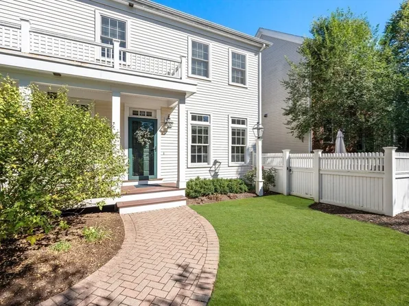 42 Maple Ln #42, Medfield, MA 02052